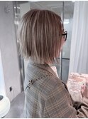 切りっぱなしボブ　ダブルカラー　ホワイトベージュ