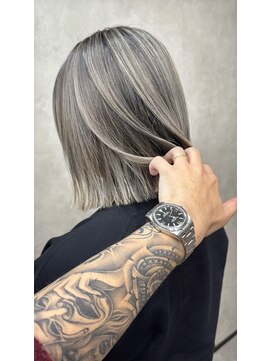 サニー 渋谷(SUNNY) バレイヤージュ、ハイライト、切りっぱなしボブ、ケアブリーチ