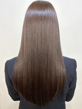 ブルー ド ロワ(BLEU de ROI)の写真/骨格に合わせた繊細なカット技術で、結んでも下ろしても美しい大人のロングスタイルをプロデュースします。