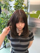 ロエ(LOE) ヘーゼルブラウンレイヤーカット顔周りレイヤーブリーチなし