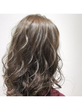 ブラッシュ(BRUSH) 透明感グレイッシュカラー