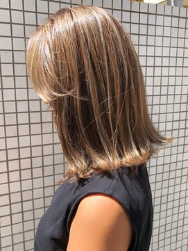 エヌ トーキョー(enu TOKYO) 白髪を活かしたハイライト 明るい白髪染め 白髪染め