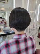 クオリス 赤塚店(QUALIS) 大人可愛い20代30代40代黒髪前下がり刈上げ小顔ボブ丸みショート
