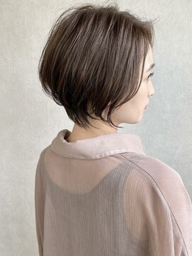 ローウェル(Rowel) シアーベージュ×ショートボブ