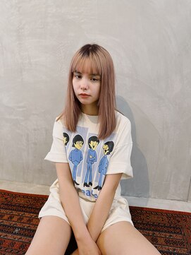 ヒュージ 三軒茶屋(huge) ハイトーン/ピンクベージュカラー/ミディアムヘア