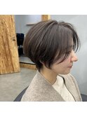 長めバングのショートボブ × シアグレージュ
