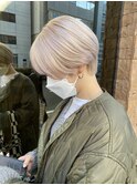 ショートボブ×ホワイティーベージュ
