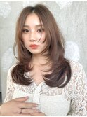 ワンカール顔周りレイヤーミディアムヘアセンター分け大人可愛い