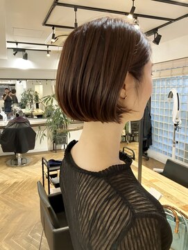 ファイブシーン アオヤマ(5SCENE AOYAMA) 切りっぱなしボブミニボブ暗めカラーデザインカラー