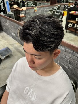 スリーセント 栄(3/cent) フェザーショート/ローフェード/大人フェード/金メッシュ