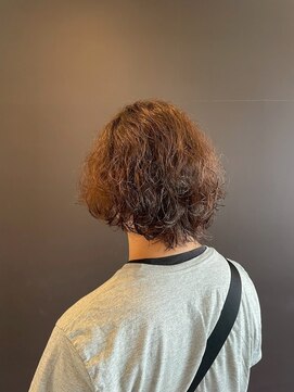 アルコ(Arco) 自然な動きが魅力！ウェットな質感で束感を出したパーマスタイル