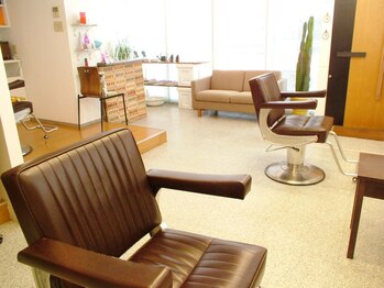 アイロン(iron)の写真/カウンセリングから仕上げまで、すべて一人のスタイリストが担当。髪の悩みに寄り添う丁寧な施術が魅力。