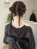 トナリ(tonari)&nbsp;お呼ばれアレンジ ツインお団子 結婚式 リボン【鹿児島中央駅】