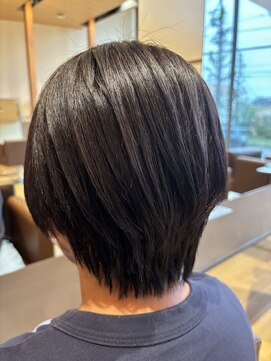 ロッカ(ROCCA) ショート×小顔カット×ひし形シルエット×大人かわいい