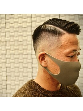 バーニーズ バーバークラブ(BARNEYS BARBER CLUB) スキンフェード