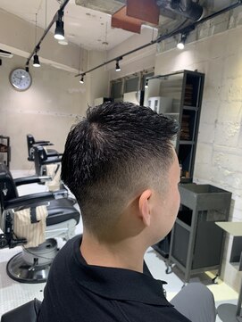 フランクスバーバーザスタンド(Frank’s barber the stand) メンズビジネスサイドパートバーバー眉毛フェードF