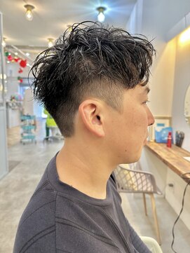 ロミーオム 本厚木(ROMMY. Homme) 刈り上げツーブロック濡れ髪無造作アップバングメンズヘア