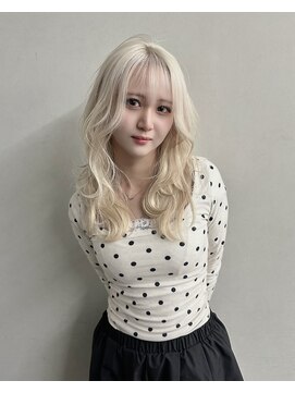 ティント 梅田(Tint) 【TOMOKI】ブロンド/ホワイト/レイヤーカット《大阪梅田駅》