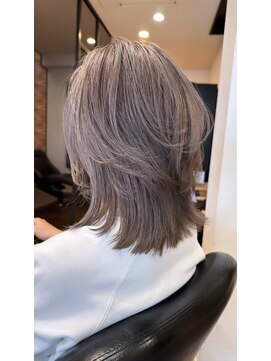 ハーツ(Heart's) 白髪ぼかしハイライト×ウルフレイヤーカット
