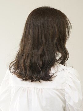 シルフィ(sylph) ふんわりミディアム/オリーブカラー/巻いてもストレートでも◎