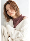 大人可愛い長めバング×抜け感たっぷりなウェーブミディ