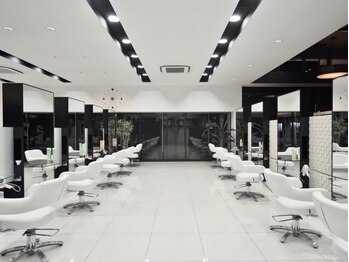 クララ カスガイ(CLALA kasugai)の写真/【春日井市/柏原町】27席の大型サロン☆お子様同伴OKだから忙しいママさんも大満足!〈キッズスペースあり〉