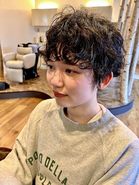 ヒビ(hibi) 癖とパーマのミックスショート