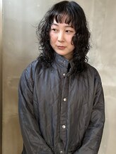 シーン(SINN.) ミディアムパーマ