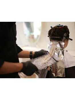 経験豊富なスタイリストが仕上げまで担当◎細部までこだわった繊細な施術であなたの理想を叶えます♪