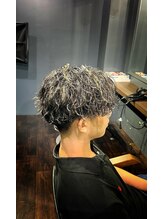 ブライト 関目(Breit) 【センターパート×ツイストスパイラルパーマ】