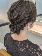 セイル(Sail) 抜け感シニヨンアレンジ