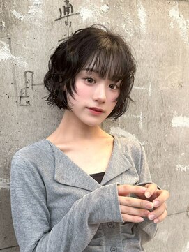 メラク(Merak) 顔周りレイヤーで大人可愛いボブ