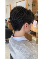 ストーリアエフ カミトザッカ(storia.f kami to zakka)&nbsp;刈り上げ過ぎない前下がりセンターパート！