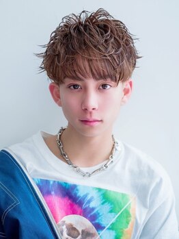 髪質改善fizelle 梅田茶屋町/髪質改善/髪質改善カラー/美髪質改善/レイヤー/顔周りの写真/【茶屋町/Aujua認定】[関コレ・ar]メンズからも高い支持率☆カット￥3300/CUT+ソフトスパイラルパーマ￥9290