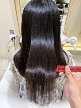 シアン 栄店(CYAN.) 湿度でうねる髪に縮毛矯正