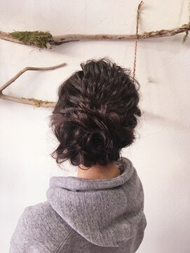 ヘアセットサロンエッジ(Edge) ボリューミィなサイドシニヨン