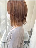 【ベージュ×ぱつっとボブ】