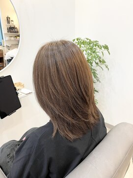 オアシス(oasis) くびれ　レイヤー　ウルフ　ひし形　白髪ぼかしハイライト