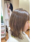 オリーブベージュ