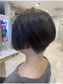 前下がりショートボブ/30代/40代/50代/メンズライク襟足刈り上げ