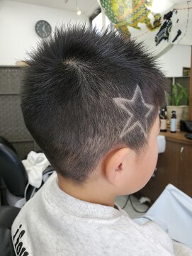 バーバースマイルケーアンドケー(BARBER SMILE K&K) ソフトモヒカン＆ライン付き