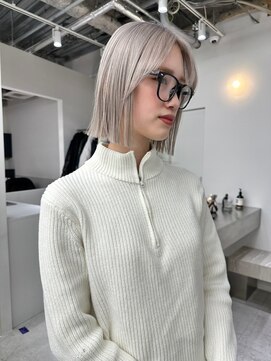 ステン(sten) ホワイトカラー/ホワイトブロンド/切りっぱなしボブ/ミニボブ