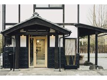 小さなこだわり《その2》全国的にもめずらしい古民家をリノベーションしたヘアサロンの外観は【蔵】