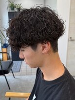 フゥ 宇都宮(FeU) 緩め波巻きスパイラルパーマシャドウパーマメンズマッシュウルフ