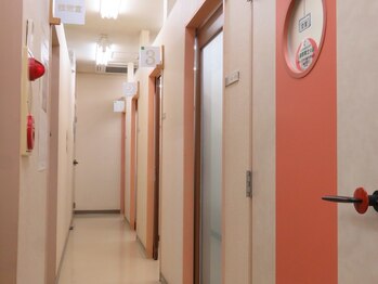 トーメスヘアーの写真/毛髪診断士在籍店☆プロと一緒にお悩み解決へ…マンツーマン施術で、あなたの髪に真剣に向き合います♪