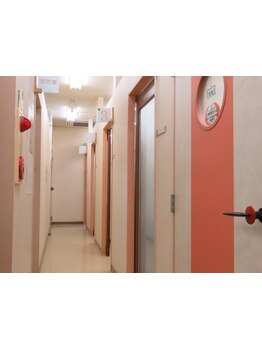 毛髪診断士在籍店☆プロと一緒にお悩み解決へ…マンツーマン施術で、あなたの髪に真剣に向き合います♪