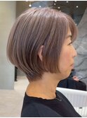 青山白髪ぼかしハイライトミディアムボブアッシュグレージュ50代