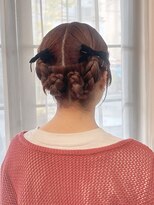 コンクス(CONKS)&nbsp;ミディアムでもできる！タイトツインアレンジリボンヘアセット