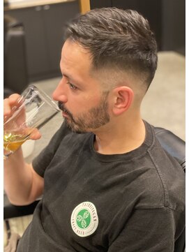 フランクスバーバー アンド ビアークラブ(FRANK'S BARBER and BEER CLUB) ショートレイヤーワイルドアップバングテクノフェードカット