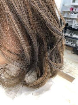 ティンク センター南 (Tink) 三毛猫カラー